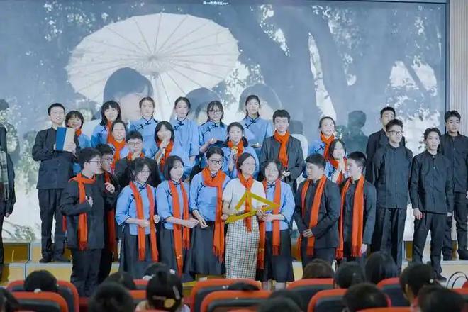 吴谦大校警告：人民如果长期歌舞升平、娱乐至死离危亡就不远了(图19)