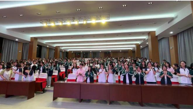 罗山县宝城外国语学校高中部女生青春期心理健康教育讲座(图5)