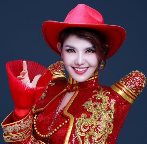 母亲节：乌兰图雅用歌声祝福全天下母亲幸福安康(图2)