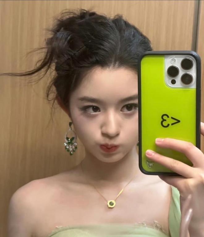 黄杨钿甜风波持续发酵！奶奶意外登上热搜一家人身份疑都不简单(图7)