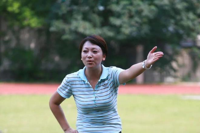 “三好师傅”顾静：“啃烂”课标的体育教师 致敬体育教师(图2)