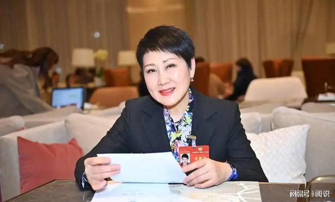 九三阅兵暴露张凯丽的“真实身份”不一般难怪她能受邀观礼(图6)