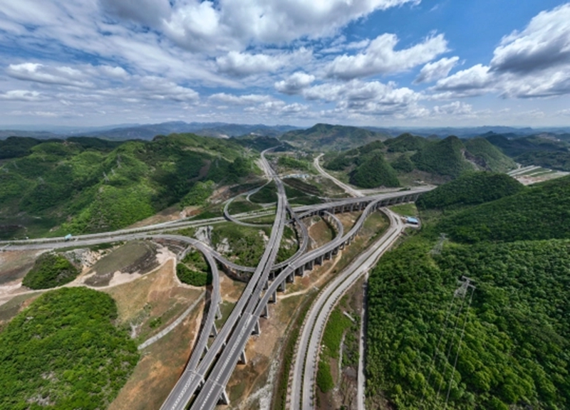 六盘水市钟山区：转型提质强根基 实干筑梦开新局(图3)