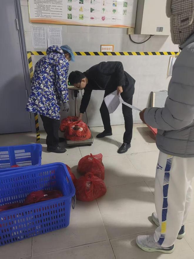 守护未来从一顿营养餐开始——崇仁县教育体育局打造全县校园“食安+营养”双护航工程实践纪实(图3)