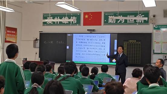 AI赋能育新机 数智筑梦向未来 中国移动助力洛阳中成外国语打造民办教育数字化标杆(图2)