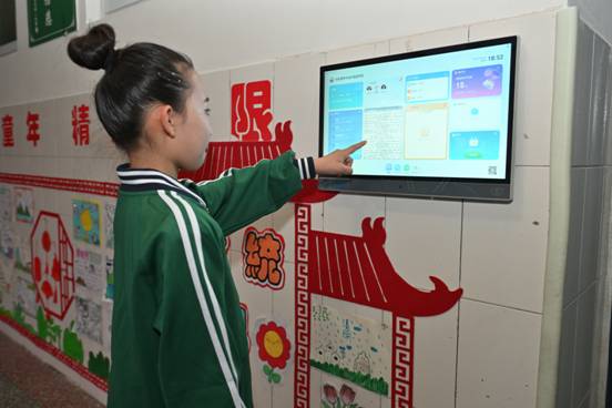 AI赋能育新机 数智筑梦向未来 中国移动助力洛阳中成外国语打造民办教育数字化标杆(图5)