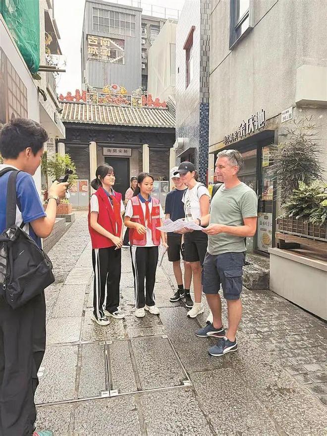 深圳这群初中生上大分！用AI手搓MV和网站迎接APEC(图2)